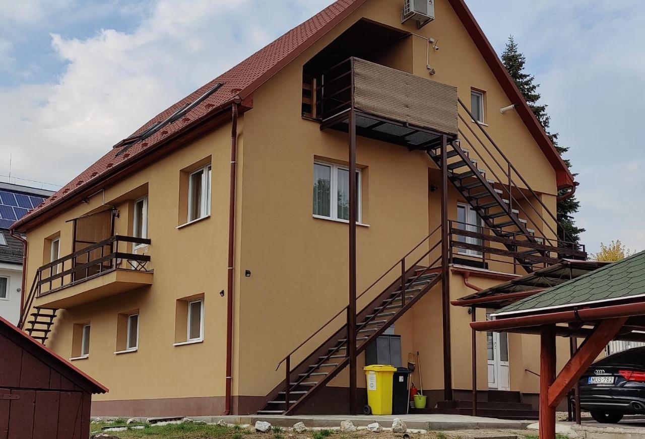 Katalin Apartmanház Miskolc Esterno foto